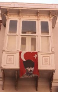 Ataturk Champseix drapeau