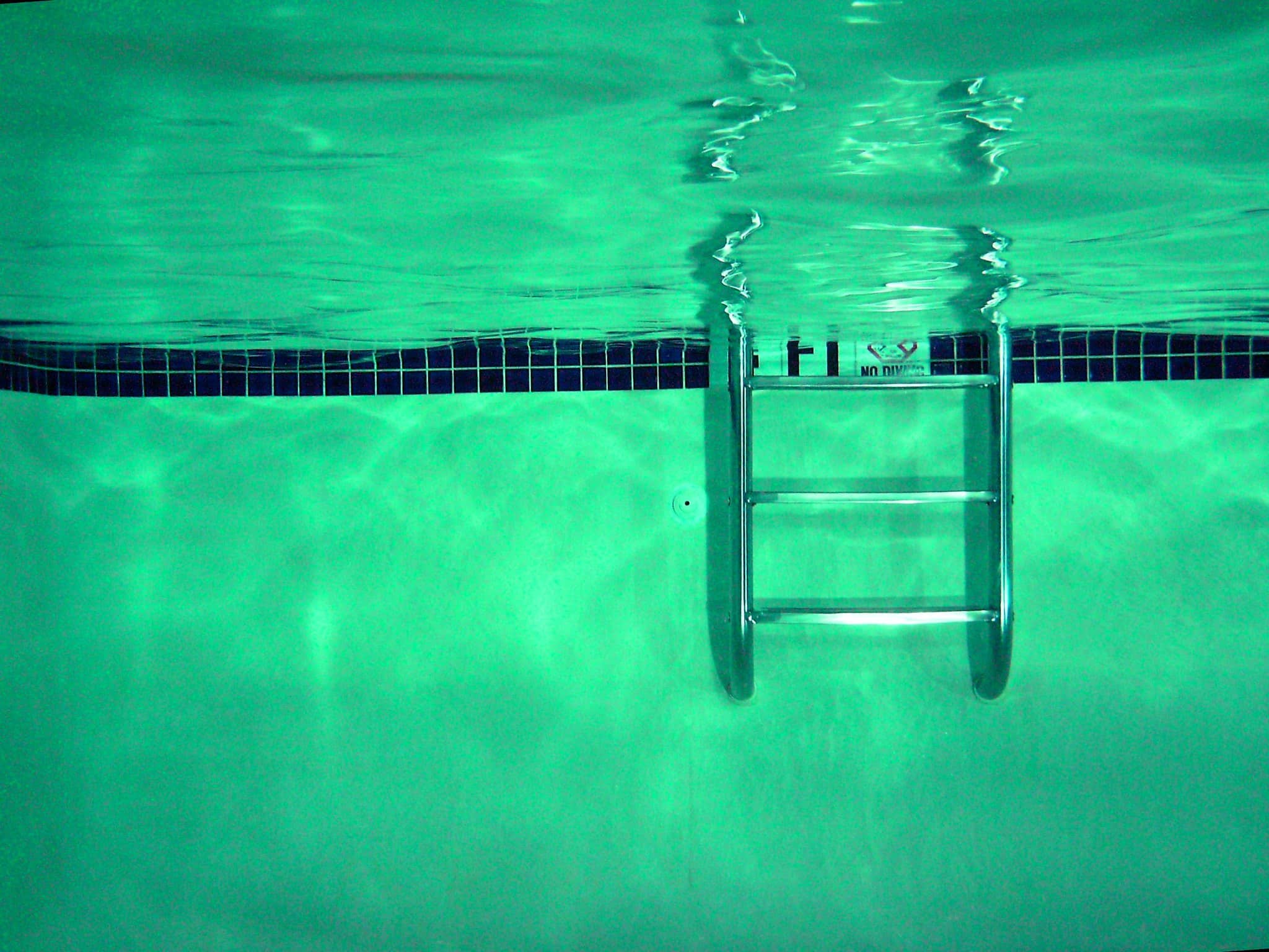 Photo d'une échelle de piscine pour l'art de nager le crawl de Johnny Weissmuller