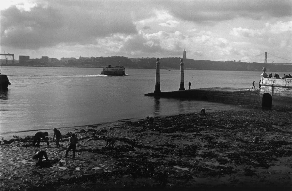 Éric Sarner | Lisbonne est une fable. Photographies de Bernard Plossu.